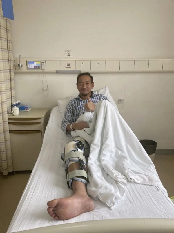 官方：吴亚轲完成右膝前交叉韧带与半月板手术，复健  期需3-4个月