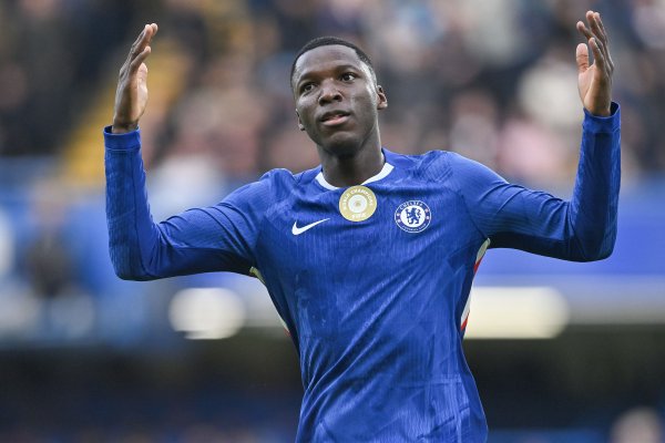 新晋世一腰！凯塞多半场仅1丢球权助蓝军3球完胜，1亿身价后腰第1