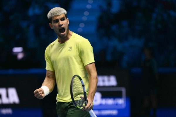 ATP总总决赛  -阿尔卡拉斯2-0阿利亚西姆 将与辛纳争冠