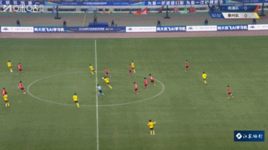 泰州队险些得分  ！范厚泰单刀赴会被南通守门员扑出！